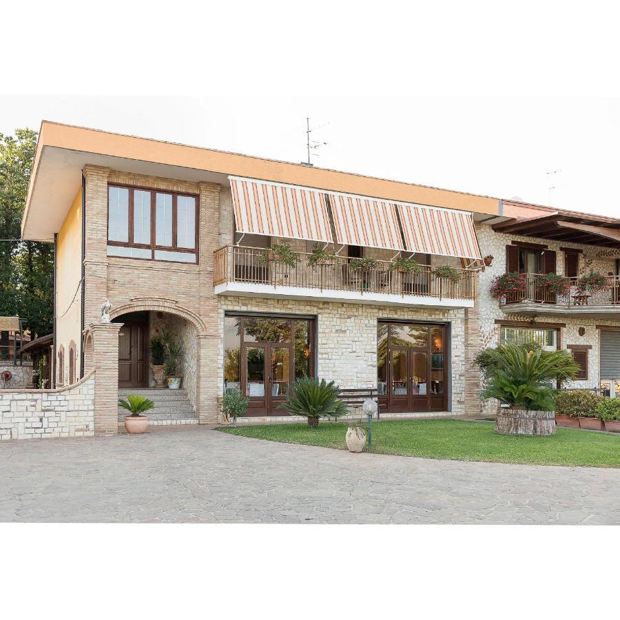 Rooms & Restaurant Il Castagneto Campagna Exterior foto